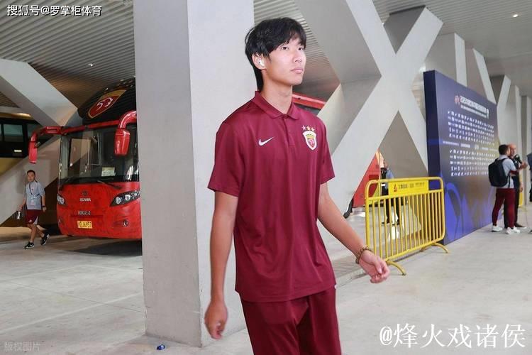 20岁中超冠军王牌自荐进国足，邵佳一听到了吗？球迷却态度冷淡