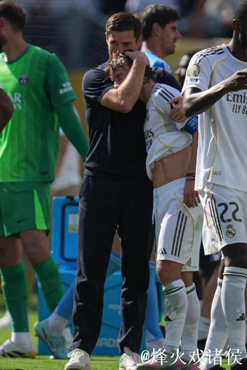 低调英雄助皇马逆转险胜:2-1击败阿拉维斯,阿隆索仍陷困境 低调英雄助皇马逆转险胜:2-1击败阿拉维斯,阿隆索仍陷困境