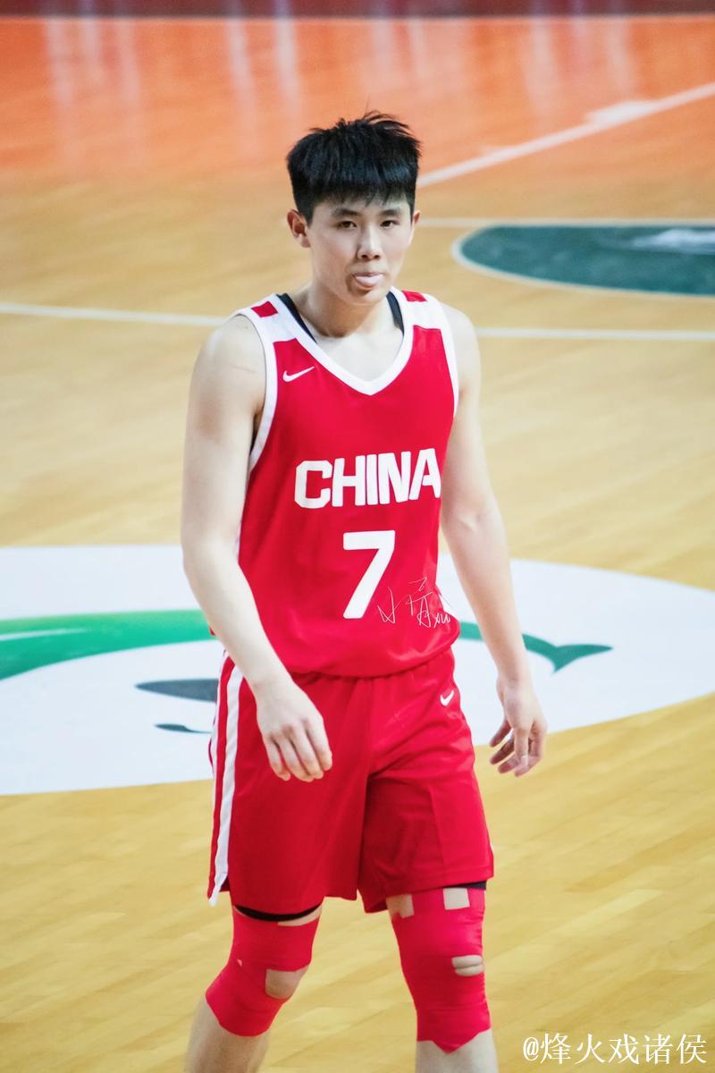 李悦洲空砍52分无果,U18男篮广东队摘得桂冠 李悦洲空砍52分无果,U18男篮广东队摘得桂冠