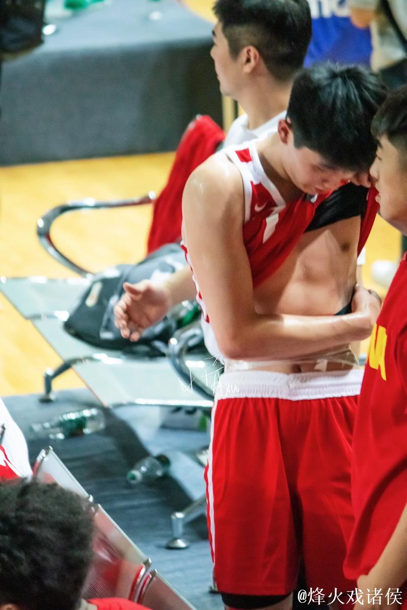 李悦洲空砍52分无果,U18男篮广东队摘得桂冠 李悦洲空砍52分无果,U18男篮广东队摘得桂冠