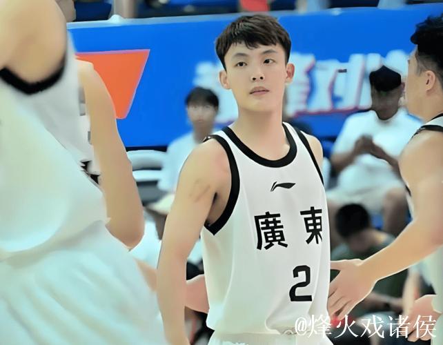 徐杰绝杀三分张洪硕砍18分 广东力克浙江喜获2连胜 徐杰绝杀三分张洪硕砍18分 广东力克浙江喜获2连胜